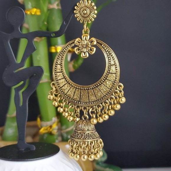 Fancy Earring - Picture 3 of 3